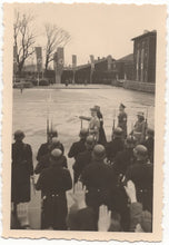 Charger l&#39;image dans la galerie, PHOTO ADOLF HITLER FAISANT SALUT LE 21.11.1937 A AUGSBURG
